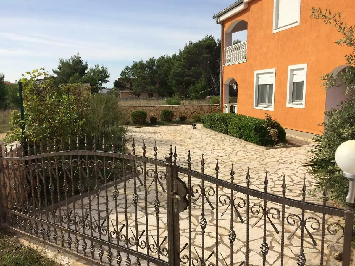Apartment Apartmani Anna Vir